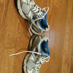 Under Armour tennis shoes